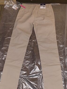 Izod Women’s Skinny Pants in Light Khaki